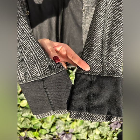 Lululemon Emerge Renewed Jacket in Black and Herringbone - EXCELLENT/LIKE NEW - Picture 13 of 13